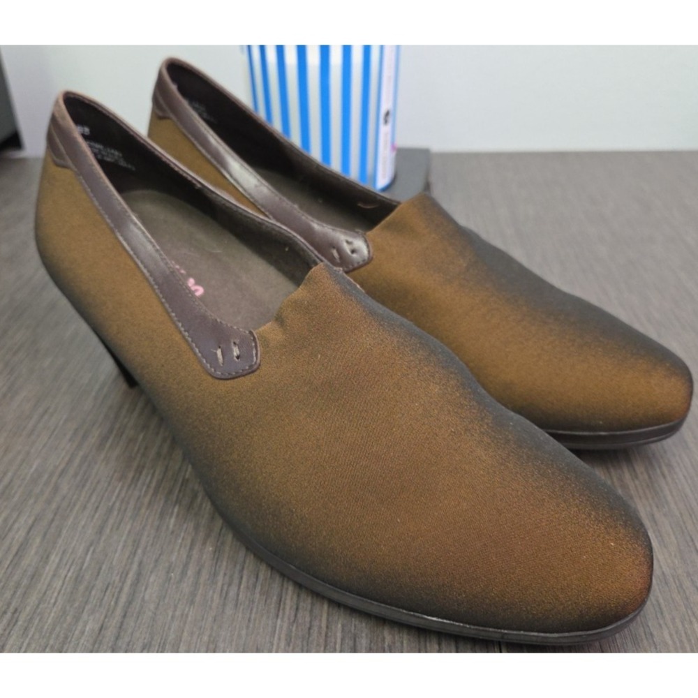Munro American Shoes Womens 10.5 Wide Nora Pump Brown Slip On Casual Cuban Heels
